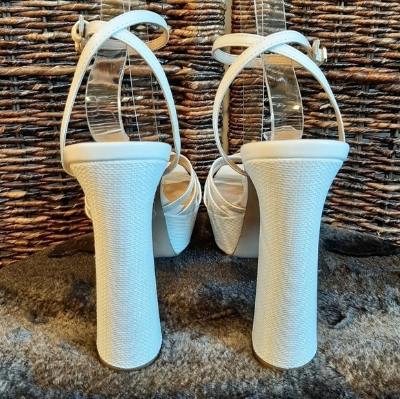 Steve Madden Women's 9.5 White Mips Strappy Platform Dress Sandals 90s Y2K Heels - Picture 7 of 10